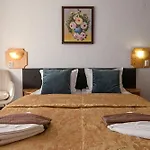 Vezyuva House