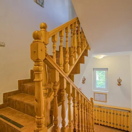 Hotel Vezyuva House 3*