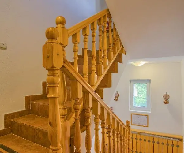 Szálloda Vezyuva House 3*