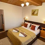 Hotel Vezyuva House