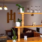 Hotel Vezyuva House