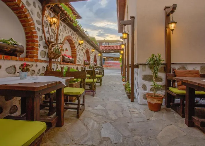 מלון Vezyuva House 3*