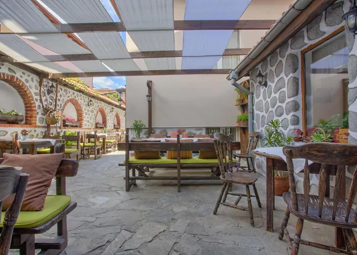 מלון Vezyuva House 3*