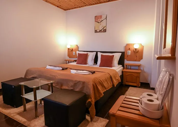 מלון Vezyuva House בנסקו