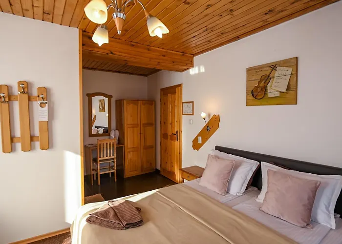 Vezyuva House מלון בנסקו