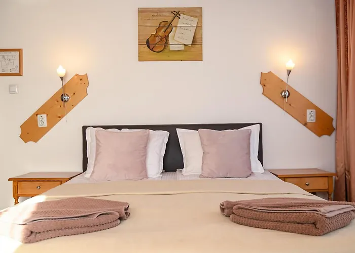 מלון Vezyuva House בנסקו