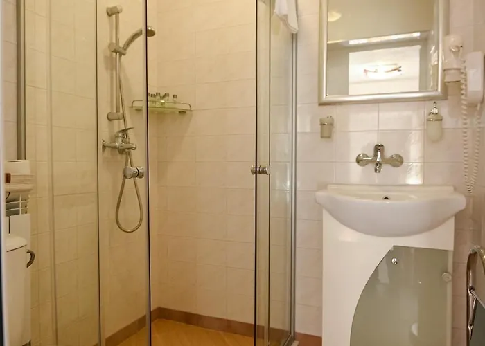 Vezyuva House מלון בנסקו