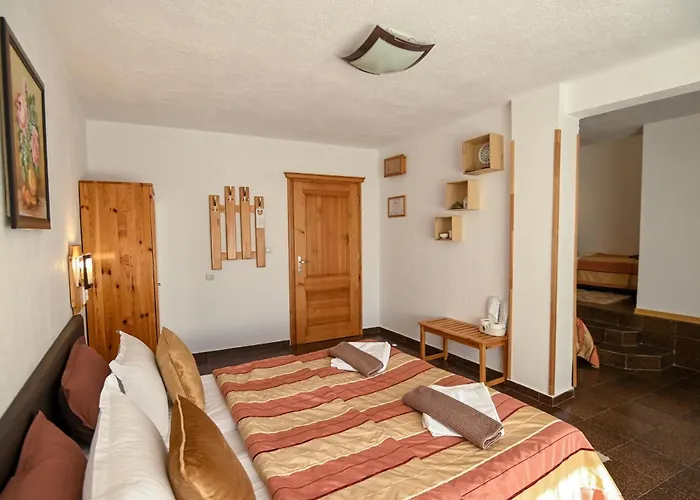 מלון Vezyuva House בנסקו